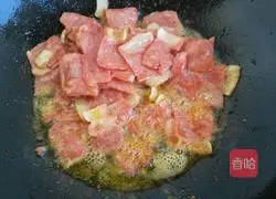 Illustration of how to make fried bell peppers with bacon 2