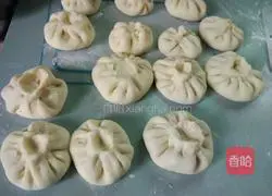 Illustration of how to make sesame candy buns 13