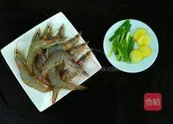 Illustration of how to fry shrimps in oil 2