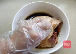 Illustration of how to make three cups of duck in rice cooker 4