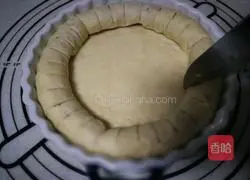 Illustration of how to make ham ring sausage pizza 12