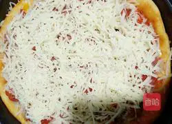 Illustration of how to make delicious pizza with fillings 20