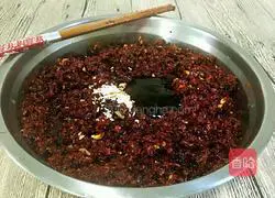 Illustration of how to make peanut oil spicy seeds (not spicy) 8