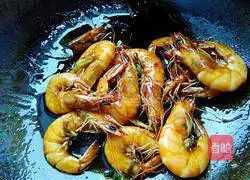 Illustration of how to fry shrimps in oil 13