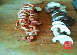 Thin-bottom grilled chicken and mushroom pizza recipe 9