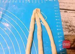 Illustration of how to make garland bread 11