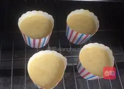 Illustration of how to make cupcakes 9