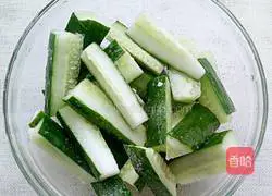 Illustration of how to make cucumber pickles 1