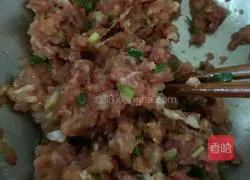 Illustration of how to make fried rice cakes with minced meat and kimchi 3