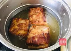 Illustration of how to make pork with pickled vegetables 4