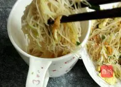 Illustration of how to make fried rice noodles 10