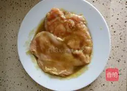 Illustration of how to make golden crispy chicken steak 4