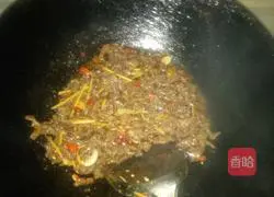 Illustration of how to make stir-fried beef with coriander 8