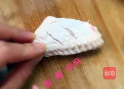 Illustration of three-juice braised chicken wings 2