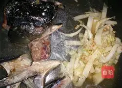 Illustration of how to make frozen fish meal (Zhou Junji Spicy Fish Seasoning) 4