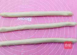 Illustration of how to make light butter bread 6