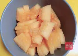 Melon and Vegetable Pizza Recipe Illustration 2