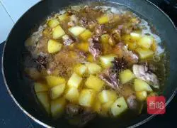 Illustration of how to make braised chicken rice 7