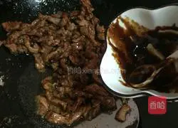 Illustration of making shredded pork with sauce 7