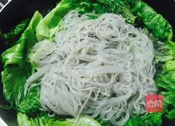 Illustration of how to make spicy beef vermicelli 7