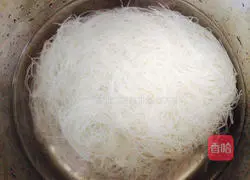 Illustration of how to make vegetarian fried rice noodles 1