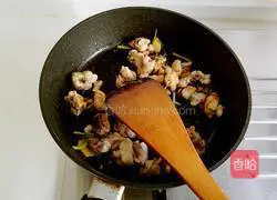 Illustration of how to make braised chicken and rice 8