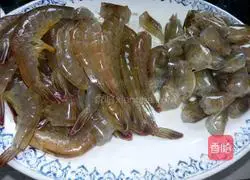 Illustration of how to make crispy shrimp heads 3