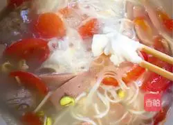 Illustration of how to make three fresh rice noodles 4