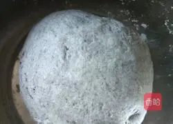 Illustration of how to make black sesame sugar cake 2