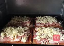 Illustration of how to make toasted bacon cheese pizza 5