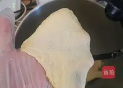 Illustration of how to make rose cinnamon rolls 4