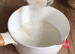 Illustration of how to make simulated mousse cake 6