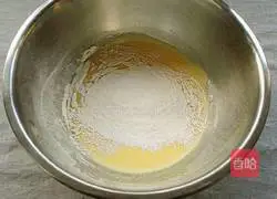 Illustration of how to make eight-inch hollow chiffon cake 5