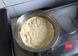 Fresh Fruit Red Sausage Pizza Recipe Illustration 4