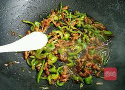 Illustration of how to make braised noodles with hot pepper 6