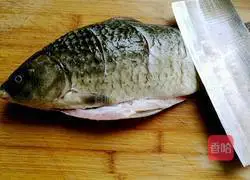 Illustration of how to cook crucian carp with green onions 3