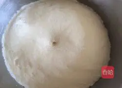 Illustration of how to make bread rolls 1