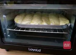 Illustration of how to make mellow milk buns (medium seeding method) 11