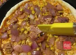 Illustration of how to make bacon, corn and onion pizza 14