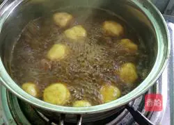 Illustration of how to make curry fish balls 4