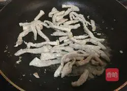 Illustration of how to make shredded pork with bean paste 6