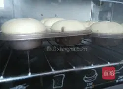 Illustration of how to make raisin chiffon cake 7