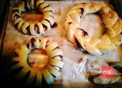 Illustration of how to make Christmas bread 7