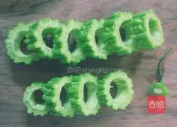 Illustration of how to make wolfberry and bitter melon 2