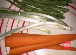 Illustration of how to make chicken legs and vegetable rolls 6