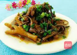 Illustration of how to make braised chicken with tea tree mushrooms 10