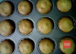 Illustration of how to make a madeleine cake 12