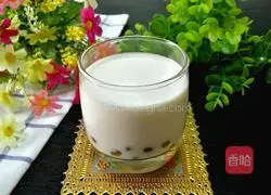 Illustration of how to make original pearl milk tea 11