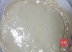 Illustration of how to make shredded pork pancake rolls with Beijing sauce 5