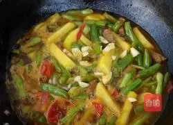 Illustration of how to make a pot of fragrant braised noodles 1